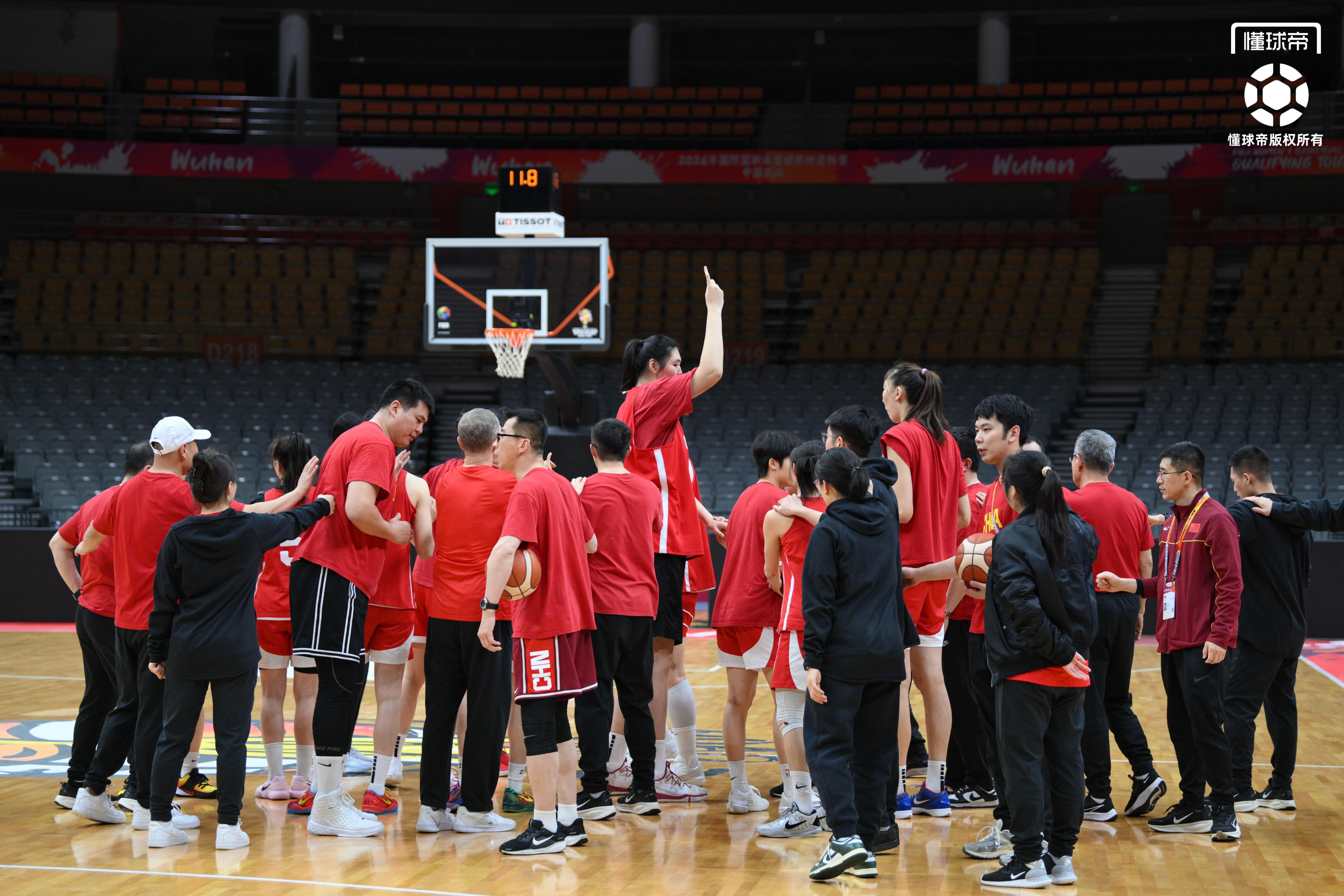 乐鱼官网-中国女篮世预赛最后一练,王治郅到场观看&全队精神饱满