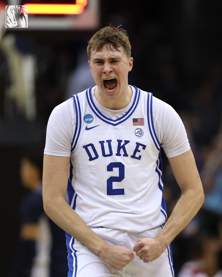 乐鱼官网-疯狂三月来袭!独行侠晒出球员们大学时期帅照!