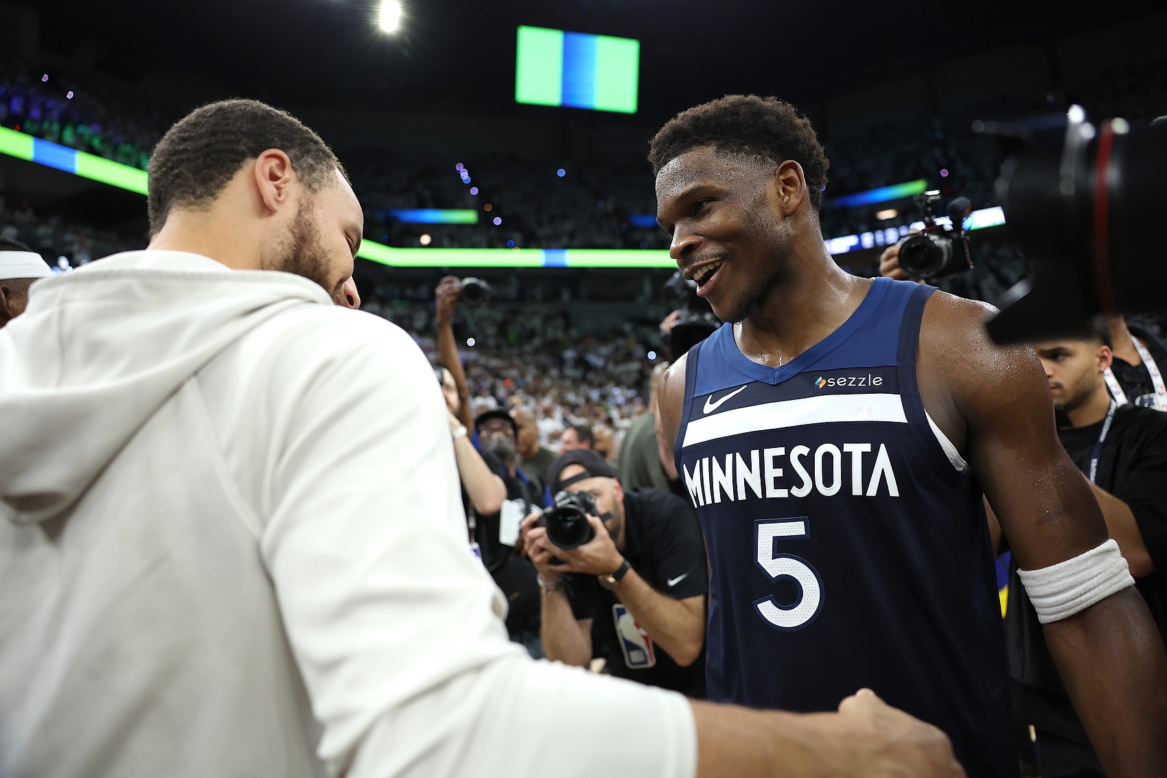 乐鱼登陆网站-爱德华兹:库里是我兄弟&我爱他的一切 他是最伟大控卫 不太懂rap